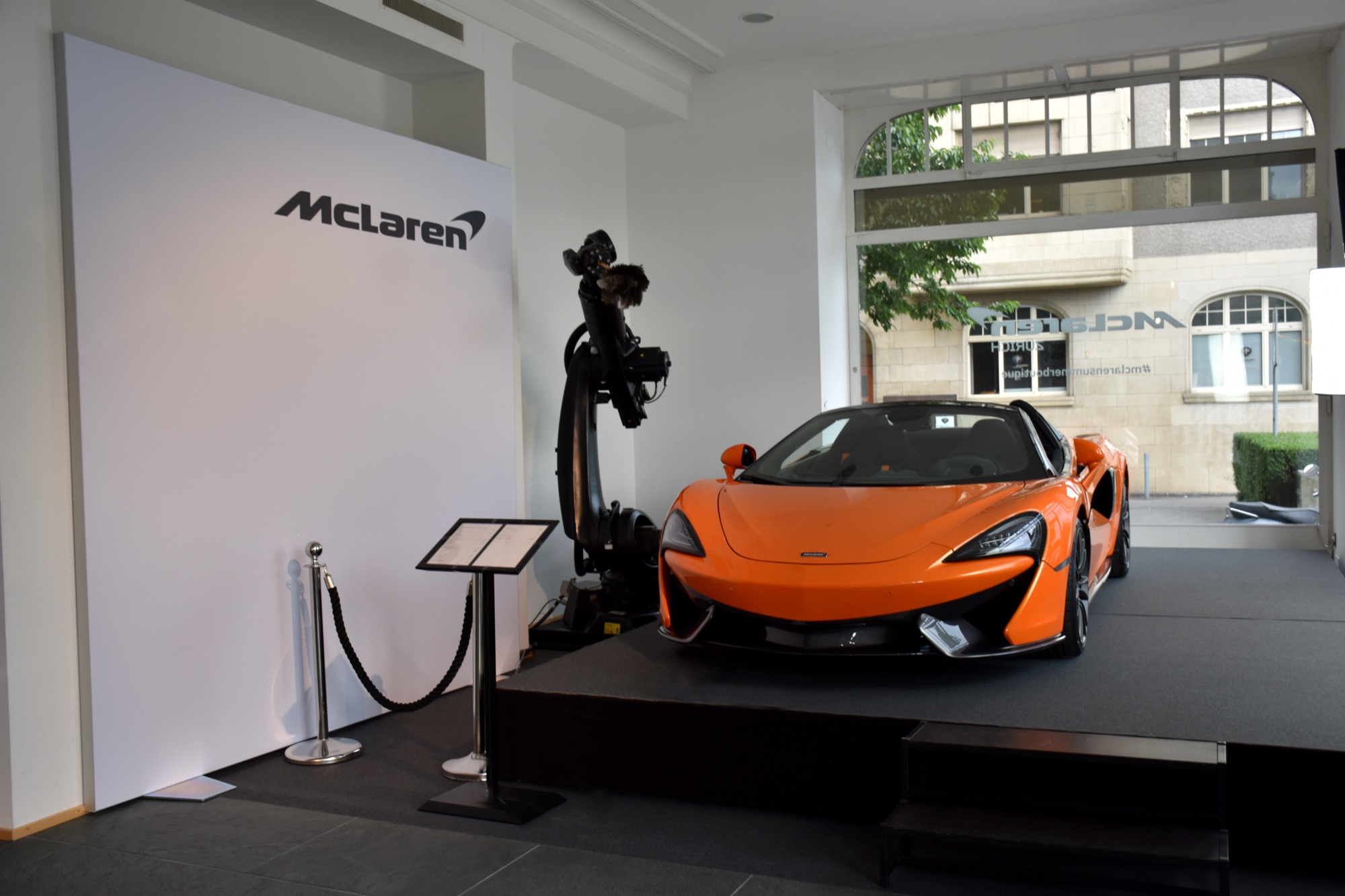 McLaren Popup Showroom – Gruber & Ianeselli