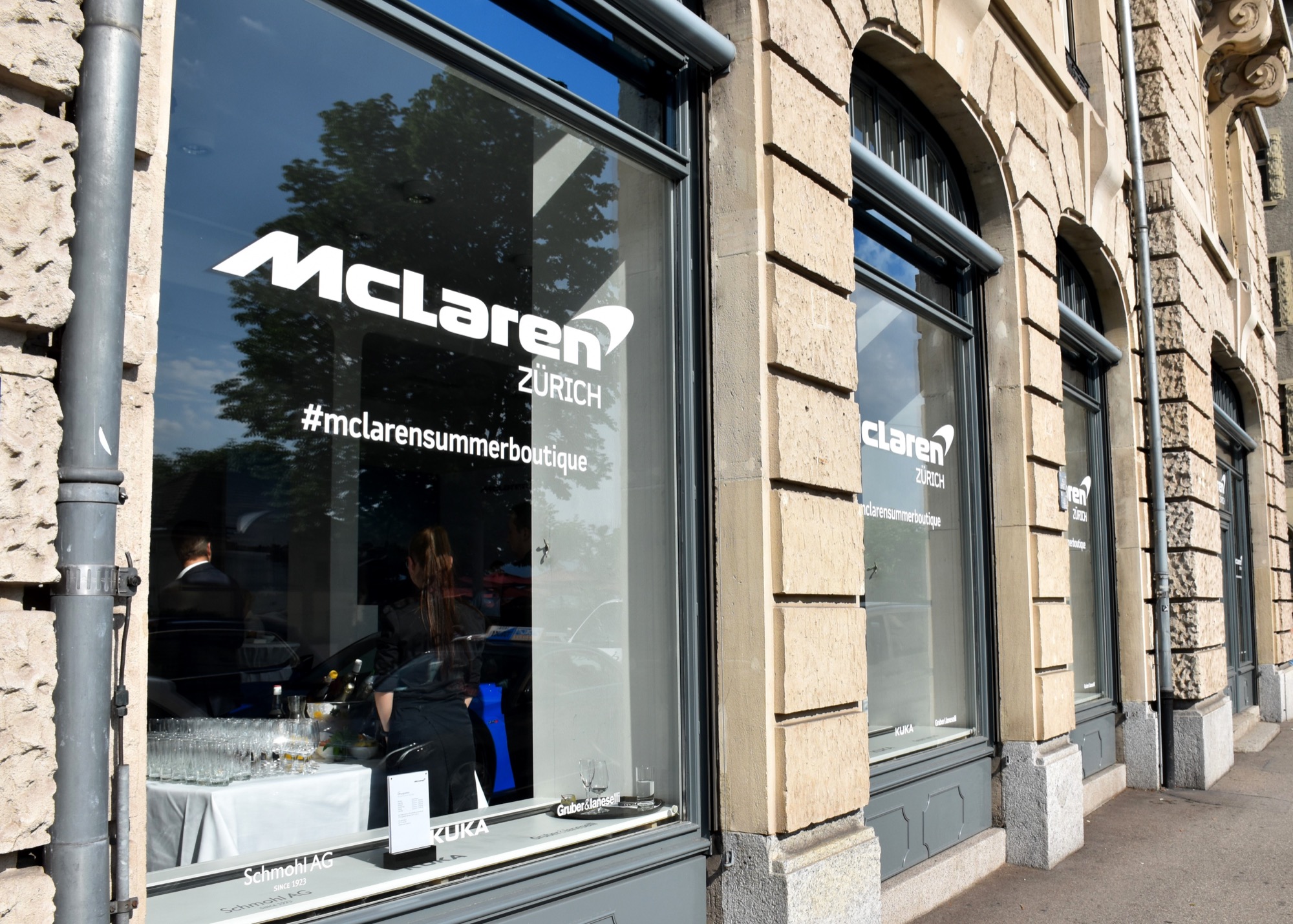 McLaren Supersportwagen im Pop-up-Showroom Zürich